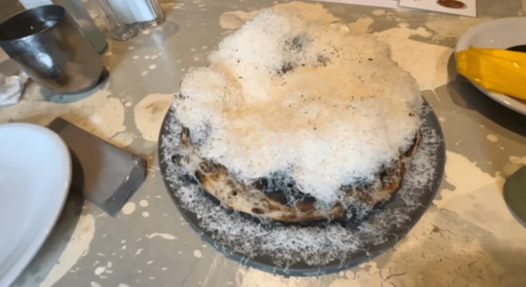 よにの　朝ごはん　ピザ